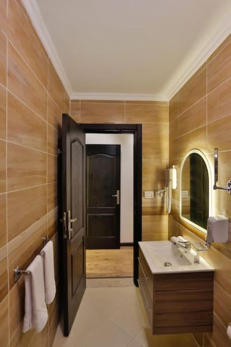 Parkside Boutique 3 Bbr Serviced Apartment - Ocean Blue - Near Airport Le Caire Extérieur photo